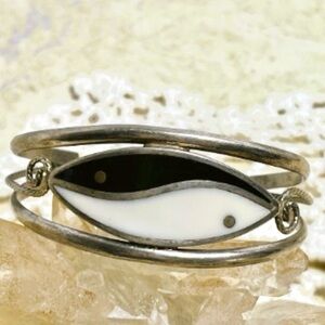 Vintage Yin Yang Cuff. Sterling Silver with lovely Onyx and Mother of Pearl